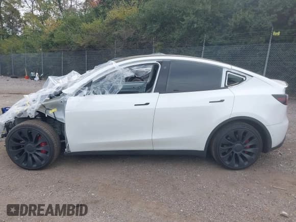 ✅ 2022 Tesla Model Y Long Range • VIN: 7SAYGAEEXNF515060 • Lot: 43556257. Wystawiony na IAAI z przebiegiem 91 271 mil. Bezpłatny archiwum sprzedaży aukcyjnych z USA i szczegółowy raport historii pojazdu na DreamBid. Zdjęcie 15.