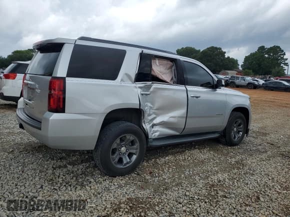 ✅ 2019 Chevrolet Tahoe LS • VIN: 1GNSCAKC1KR203904 • Lot: 61243435. Wystawiony na Copart z przebiegiem Nie podano. Bezpłatny archiwum sprzedaży aukcyjnych z USA i szczegółowy raport historii pojazdu na DreamBid. Zdjęcie 3.