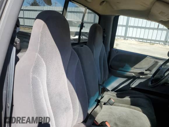 2000 Dodge Dakota z VIN 1B7FL26P6YS582901, wystawiony jako Copart lot #49786315 z przebiegiem 165 727 mil mil oraz Szkoda całkowita • Salvage title. Historia ofert i sprzedaży dostępna na DreamBid. Obrazek 10.