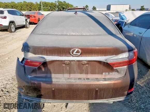 ✅ 2016 Lexus ES 330 • VIN: 58ABK1GG3GU034517 • Lot: 85287185. Wystawiony na Copart z przebiegiem 63 978 mil. Bezpłatny archiwum sprzedaży aukcyjnych z USA i szczegółowy raport historii pojazdu na DreamBid. Zdjęcie 6.