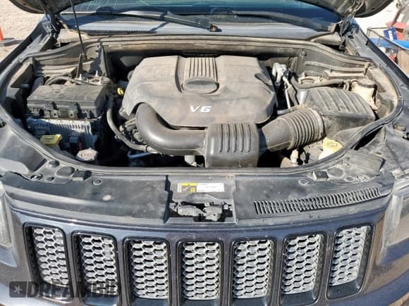 ✅ 2015 Jeep Grand Cherokee Laredo • VIN: 1C4RJEAG2FC721621 • Lot: 85723205. Listed on Copart with 159,755 mi. Free auction sales archive from the USA and detailed vehicle history report at DreamBid. Image 12.