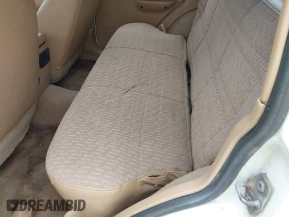 ✅ 1998 Jeep Cherokee Sport • VIN: 1J4FJ68SXWL243008 • Lot: 42411968. Listed on IAAI with 147,680 mi. Free auction sales archive from the USA and detailed vehicle history report at DreamBid. Image 8.