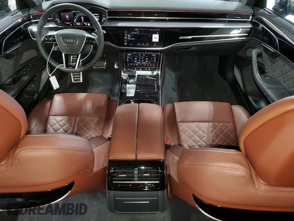 ✅ 2024 Audi S8 • VIN: WAULSAF83RN004941 • Лот: 74510544. Опубликован ранее на Copart с пробегом 10 181 миль. Бесплатный доступ к архиву аукционных продаж из США и подробный отчёт об истории автомобиля на DreamBid. Изображение 8.