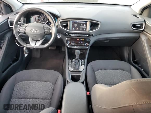 ✅ 2019 Hyundai Ioniq • VIN: KMHC65LD4KU105445 • Lot: 85932624. Wystawiony na Copart z przebiegiem 87 943 mil. Bezpłatny archiwum sprzedaży aukcyjnych z USA i szczegółowy raport historii pojazdu na DreamBid. Zdjęcie 8.