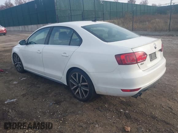 ✅ 2014 Volkswagen Jetta GLI • VIN: 3VW4T7AJ7EM385194 • Lot: 43765495. Wystawiony na IAAI z przebiegiem 151 140 mil. Bezpłatny archiwum sprzedaży aukcyjnych z USA i szczegółowy raport historii pojazdu na DreamBid. Zdjęcie 3.