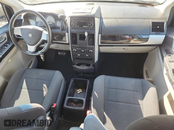 ✅ 2010 Dodge Grand Caravan SXT • VIN: 2D4RN5D11AR482917 • Лот: 89740315. Опубликован ранее на Copart с пробегом 249 343 миль. Бесплатный доступ к архиву аукционных продаж из США и подробный отчёт об истории автомобиля на DreamBid. Изображение 8.