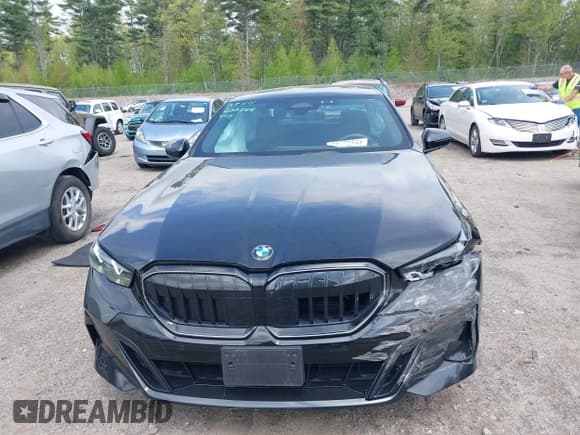 ✅ 2024 BMW 5 Series 530i xDrive • VIN: WBA53FJ09RCR24363 • Lot: 42259977. Listed on IAAI with 19,003 mi. Free auction sales archive from the USA and detailed vehicle history report at DreamBid. Image 6.