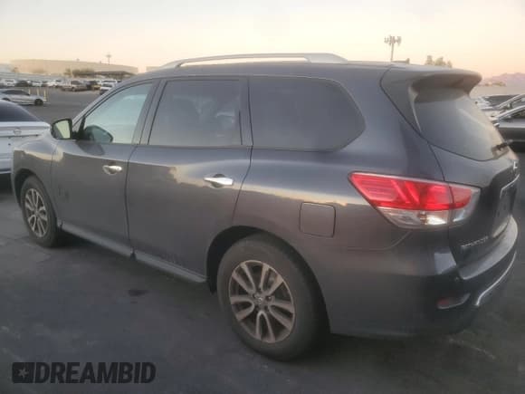 ✅ 2014 Nissan Pathfinder S • VIN: 5N1AR2MNXEC671088 • Lot: 82664625. Listed on Copart with 121,492 mi. Free auction sales archive from the USA and detailed vehicle history report at DreamBid. Image 2.