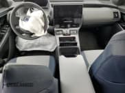 ✅ 2023 Subaru Solterra Premium • VIN: JTMABABA1PA031661 • Lot: 48266764. Wystawiony na Copart z przebiegiem Nie podano. Bezpłatny archiwum sprzedaży aukcyjnych z USA i szczegółowy raport historii pojazdu na DreamBid. Zdjęcie 8.