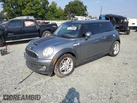 ✅ 2007 MINI Hardtop S • VIN: WMWMF73547TT83530 • Лот: 71779585. Опубликован ранее на Copart с пробегом 85 620 миль. Бесплатный доступ к архиву аукционных продаж из США и подробный отчёт об истории автомобиля на DreamBid. Изображение 1.