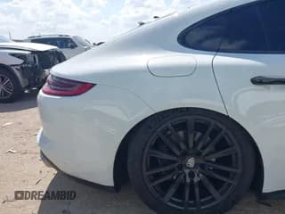 ✅ 2018 Porsche Panamera • VIN: WP0AA2A74JL101924 • Lot: 43375523. Wystawiony na IAAI z przebiegiem 46 650 mil. Bezpłatny archiwum sprzedaży aukcyjnych z USA i szczegółowy raport historii pojazdu na DreamBid. Zdjęcie 6.