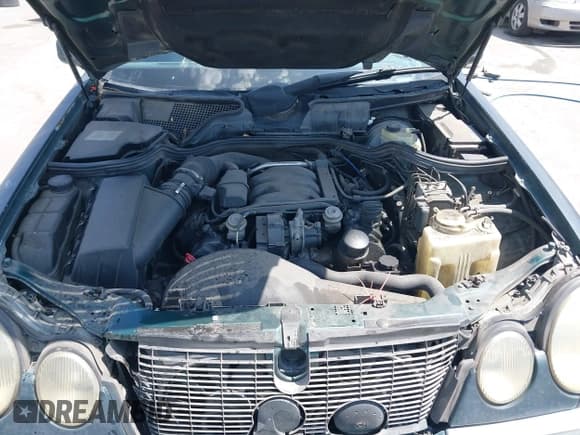 ✅ 1998 Mercedes-Benz E 320 • VIN: WDBJF65F2WA645365 • Lot: 43131000. Wystawiony na IAAI z przebiegiem 313 924 mil. Bezpłatny archiwum sprzedaży aukcyjnych z USA i szczegółowy raport historii pojazdu na DreamBid. Zdjęcie 10.