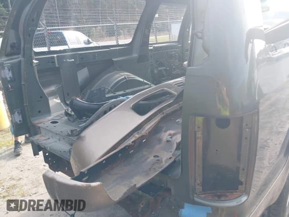 ✅ 2005 Ford Excursion Eddie Bauer • VIN: 1FMSU45P05ED43696 • Lot: 41674430. Listed on IAAI with Not provided. Free auction sales archive from the USA and detailed vehicle history report at DreamBid. Image 15.