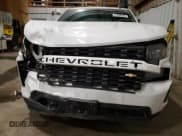 ✅ 2022 Chevrolet Silverado 1500 Custom • VIN: 3GCPYBEK8NG164578 • Lot: 51299555. Wystawiony na Copart z przebiegiem 34 630 mil. Bezpłatny archiwum sprzedaży aukcyjnych z USA i szczegółowy raport historii pojazdu na DreamBid. Zdjęcie 5.