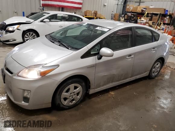 ✅ 2010 Toyota Prius III • VIN: JTDKN3DU9A0052706 • Lot: 71283225. Wystawiony na Copart z przebiegiem 197 043 mil. Bezpłatny archiwum sprzedaży aukcyjnych z USA i szczegółowy raport historii pojazdu na DreamBid. Zdjęcie 1.