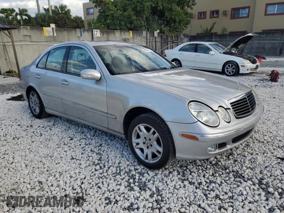 ✅ 2003 Mercedes-Benz E 320 • VIN: WDBUF65J93A143577 • Lot: 90870475. Listed on Copart with 97,627 mi. Free auction sales archive from the USA and detailed vehicle history report at DreamBid. Image 4.