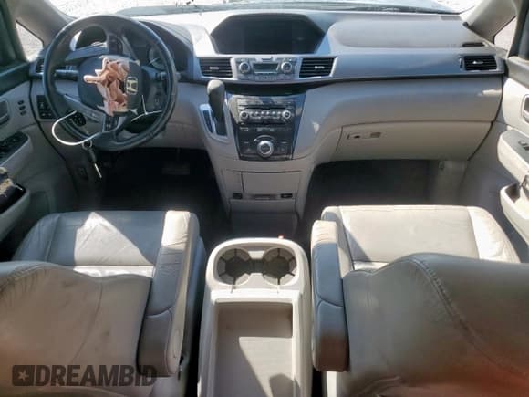 ✅ 2011 Honda Odyssey Touring • VIN: 5FNRL5H93BB055268 • Lot: 85111095. Listed on Copart with 178,631 mi. Free auction sales archive from the USA and detailed vehicle history report at DreamBid. Image 8.