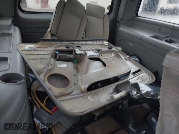 ✅ 2003 Chevrolet Suburban LS • VIN: 3GNFK16Z93G346023 • Лот: 42986722. Опубликован ранее на IAAI с пробегом 367 416 миль. Бесплатный доступ к архиву аукционных продаж из США и подробный отчёт об истории автомобиля на DreamBid. Изображение 12.