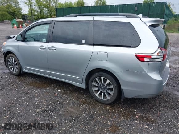 ✅ 2019 Toyota Sienna XLE • VIN: 5TDDZ3DC9KS226549 • Lot: 42143353. Listed on IAAI with 41,694 mi. Free auction sales archive from the USA and detailed vehicle history report at DreamBid. Image 3.