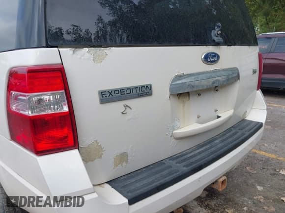 ✅ 2012 Ford Expedition Limited • VIN: 1FMJU2A51CEF09323 • Lot: 43288873. Listed on IAAI with 165,727 mi. Free auction sales archive from the USA and detailed vehicle history report at DreamBid. Image 18.