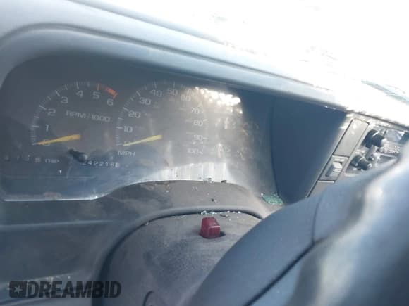 ✅ 1996 GMC Sierra 1500 • VIN: 1GTEC14W9TZ511529 • Лот: 43707306. Опубликован ранее на IAAI с пробегом 242 216 миль. Бесплатный доступ к архиву аукционных продаж из США и подробный отчёт об истории автомобиля на DreamBid. Изображение 7.