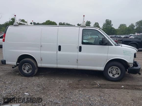 ✅ 2014 Chevrolet Express Cargo • VIN: 1GCWGFCA0E1192390 • Lot: 43033257. Listed on IAAI with 230,990 mi. Free auction sales archive from the USA and detailed vehicle history report at DreamBid. Image 13.