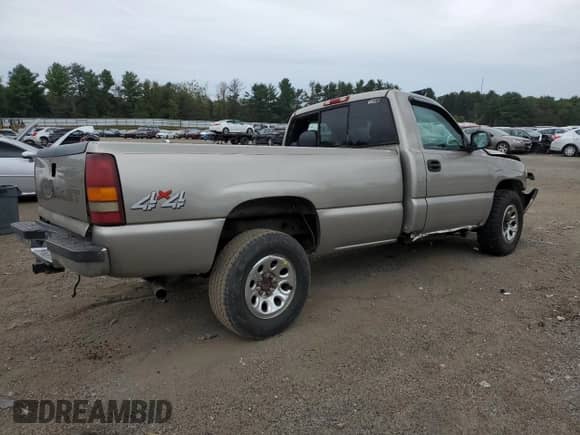 2000 Chevrolet Silverado 1500 with VIN 1GCEK14W8YE333596, listed as a Copart auction lot 80304555 with 232,438 mi miles and Salvage title. Bid and sale history available at DreamBid. Image 3.