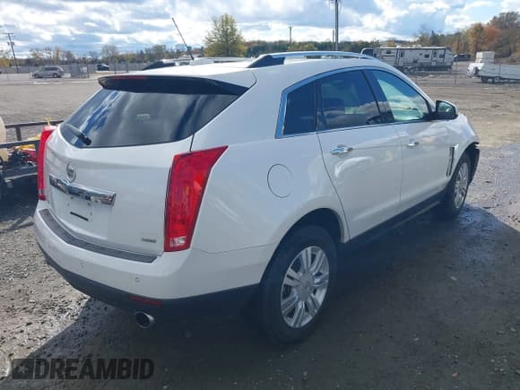 ✅ 2015 Cadillac SRX Luxury Collection • VIN: 3GYFNEE37FS572187 • Lot: 43544677. Listed on IAAI with 131,314 mi. Free auction sales archive from the USA and detailed vehicle history report at DreamBid. Image 4.