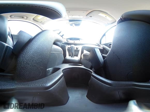 ✅ 2020 Chevrolet Trax LT • VIN: 3GNCJPSB9LL320434 • Lot: 42697879. Wystawiony na IAAI z przebiegiem 30 679 mil. Bezpłatny archiwum sprzedaży aukcyjnych z USA i szczegółowy raport historii pojazdu na DreamBid. Zdjęcie 18.