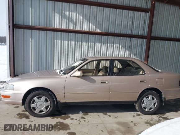 ✅ 1994 Toyota Camry LE • VIN: 4T1GK12E2RU002762 • Lot: 41376893. Listed on IAAI with 100,375 mi. Free auction sales archive from the USA and detailed vehicle history report at DreamBid. Image 14.