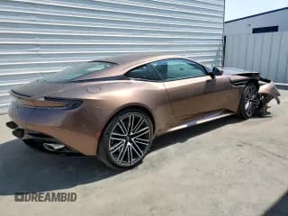 ✅ 2024 Aston Martin DB12 • VIN: SCFRMFFW3RGL12944 • Lot: 61053374. Wystawiony na Copart z przebiegiem 472 mil. Bezpłatny archiwum sprzedaży aukcyjnych z USA i szczegółowy raport historii pojazdu na DreamBid. Zdjęcie 3.