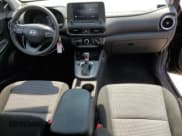 ✅ 2022 Hyundai Kona SE • VIN: KM8K2CAB6NU889287 • Лот: 69246024. Опубликован ранее на Copart с пробегом 48 877 миль. Бесплатный доступ к архиву аукционных продаж из США и подробный отчёт об истории автомобиля на DreamBid. Изображение 8.