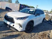 ✅ 2023 Toyota Highlander XLE • VIN: 5TDKDRAH5PS042533 • Лот: 43467157. Опубликован ранее на IAAI с пробегом 28 322 миль. Бесплатный доступ к архиву аукционных продаж из США и подробный отчёт об истории автомобиля на DreamBid. Изображение 2.