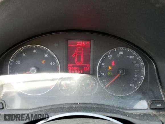 ✅ 2008 Volkswagen Rabbit S • VIN: WVWBA71K18W242609 • Lot: 54439135. Wystawiony na Copart z przebiegiem 206 083 mil. Bezpłatny archiwum sprzedaży aukcyjnych z USA i szczegółowy raport historii pojazdu na DreamBid. Zdjęcie 9.