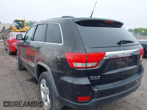 ✅ 2011 Jeep Grand Cherokee Laredo • VIN: 1J4RR4GG3BC505615 • Lot: 42455554. Listed on IAAI with 186,399 mi. Free auction sales archive from the USA and detailed vehicle history report at DreamBid. Image 3.
