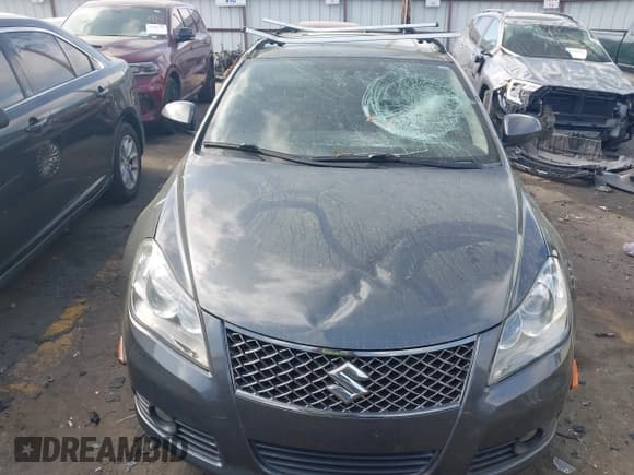✅ 2010 Suzuki Kizashi • VIN: JS2RF9A53A6100053 • Lot: 41961846. Wystawiony na IAAI z przebiegiem 79 000 mil. Bezpłatny archiwum sprzedaży aukcyjnych z USA i szczegółowy raport historii pojazdu na DreamBid. Zdjęcie 12.