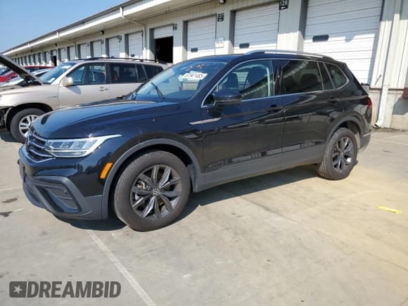 ✅ 2023 Volkswagen Tiguan SE • VIN: 3VVMB7AX9PM004007 • Lot: 67941465. Wystawiony na Copart z przebiegiem 47 578 mil. Bezpłatny archiwum sprzedaży aukcyjnych z USA i szczegółowy raport historii pojazdu na DreamBid. Zdjęcie 1.