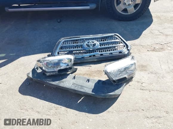 ✅ 2017 Toyota Tacoma SR5 • VIN: 3TMCZ5AN3HM055741 • Lot: 43582879. Listed on IAAI with 54,770 mi. Free auction sales archive from the USA and detailed vehicle history report at DreamBid. Image 12.