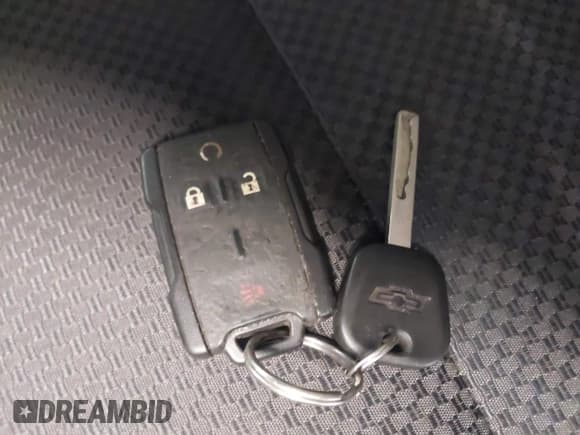 ✅ 2015 Chevrolet Silverado 2500HD LT • VIN: 1GC2KVEG0FZ527739 • Lot: 42731082. Wystawiony na IAAI z przebiegiem 301 898 mil. Bezpłatny archiwum sprzedaży aukcyjnych z USA i szczegółowy raport historii pojazdu na DreamBid. Zdjęcie 11.