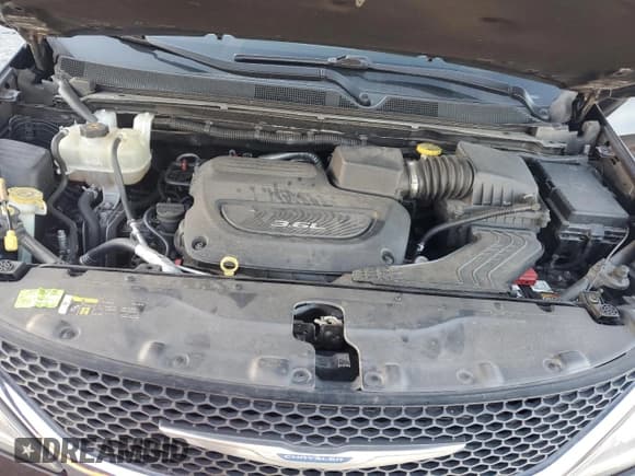 ✅ 2018 Chrysler Pacifica Touring L • VIN: 2C4RC1BG2JR142100 • Лот: 82684065. Опубликован ранее на Copart с пробегом 200 828 миль. Бесплатный доступ к архиву аукционных продаж из США и подробный отчёт об истории автомобиля на DreamBid. Изображение 12.