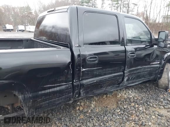 ✅ 2007 Chevrolet Silverado 2500HD LT1 • VIN: 1GCHK23D67F163914 • Lot: 43735183. Wystawiony na IAAI z przebiegiem 232 275 mil. Bezpłatny archiwum sprzedaży aukcyjnych z USA i szczegółowy raport historii pojazdu na DreamBid. Zdjęcie 18.