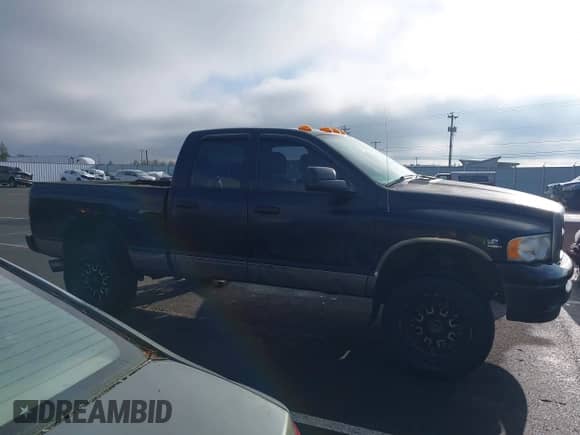 2005 Dodge 3500 SLT z VIN 3D7LS38C05G747324, wystawiony jako IAAI lot #41934314 z przebiegiem Nie podano mil oraz . Historia ofert i sprzedaży dostępna na DreamBid. Obrazek 13.