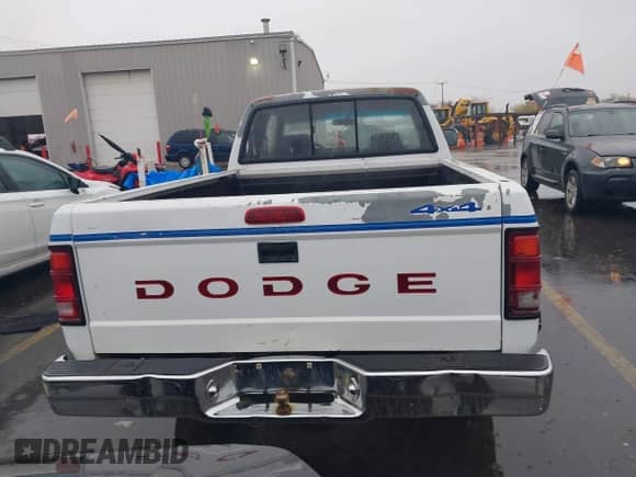 1994 Dodge Dakota z VIN 1B7GG23X0RS575506, wystawiony jako IAAI lot #40965226 z przebiegiem 89 884 mil mil oraz . Historia ofert i sprzedaży dostępna na DreamBid. Obrazek 16.