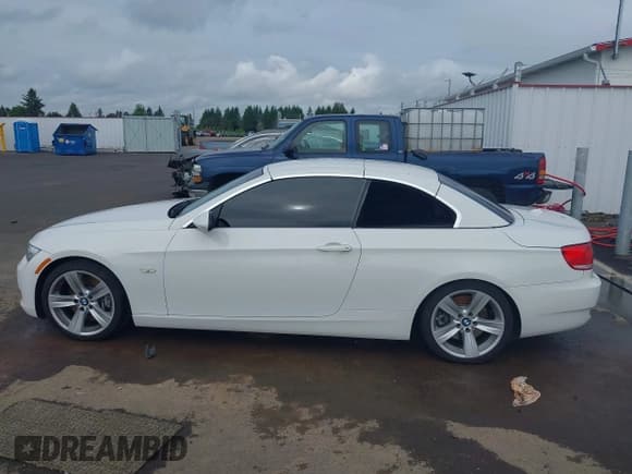 ✅ 2008 BMW 3 Series 335i • VIN: WBAWL73598PX57187 • Лот: 42277077. Опубликован ранее на IAAI с пробегом Не указан. Бесплатный доступ к архиву аукционных продаж из США и подробный отчёт об истории автомобиля на DreamBid. Изображение 14.