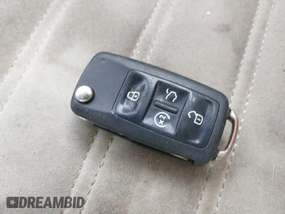 ✅ 2013 Volkswagen Passat SEL Premium • VIN: 1VWCP7A39DC045689 • Lot: 41903244. Listed on IAAI with 199,385 mi. Free auction sales archive from the USA and detailed vehicle history report at DreamBid. Image 11.