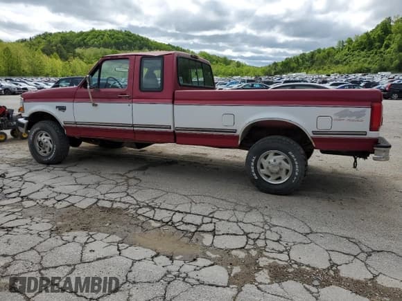 ✅ 1995 Ford F-250 • VIN: 1FTHX26F3SKC01663 • Лот: 54213995. Опубликован ранее на Copart с пробегом 174 700 миль. Бесплатный доступ к архиву аукционных продаж из США и подробный отчёт об истории автомобиля на DreamBid. Изображение 2.