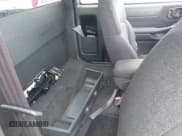 ✅ 2003 Chevrolet S-10 • VIN: 1GCCS19H238227878 • Лот: 41690169. Опубликован ранее на IAAI с пробегом 238 823 миль. Бесплатный доступ к архиву аукционных продаж из США и подробный отчёт об истории автомобиля на DreamBid. Изображение 8.