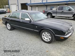 ✅ 2003 Jaguar XJ Vanden Plas • VIN: SAJDA24CX3LF55964 • Лот: 79812444. Опубликован ранее на Copart с пробегом 173 281 миль. Бесплатный доступ к архиву аукционных продаж из США и подробный отчёт об истории автомобиля на DreamBid. Изображение 4.