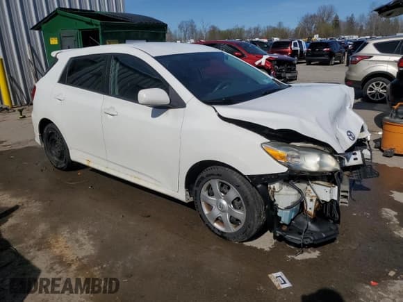 ✅ 2010 Toyota Matrix S • VIN: 2T1KE4EE9AC035889 • Lot: 54333535. Wystawiony na Copart z przebiegiem 166 206 mil. Bezpłatny archiwum sprzedaży aukcyjnych z USA i szczegółowy raport historii pojazdu na DreamBid. Zdjęcie 4.