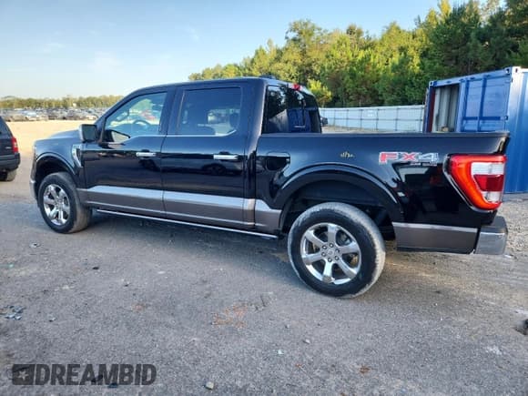 ✅ 2022 Ford F-150 XL • VIN: 1FTFW1E51NFB37472 • Lot: 84403225. Wystawiony na Copart z przebiegiem 62 402 mil. Bezpłatny archiwum sprzedaży aukcyjnych z USA i szczegółowy raport historii pojazdu na DreamBid. Zdjęcie 2.